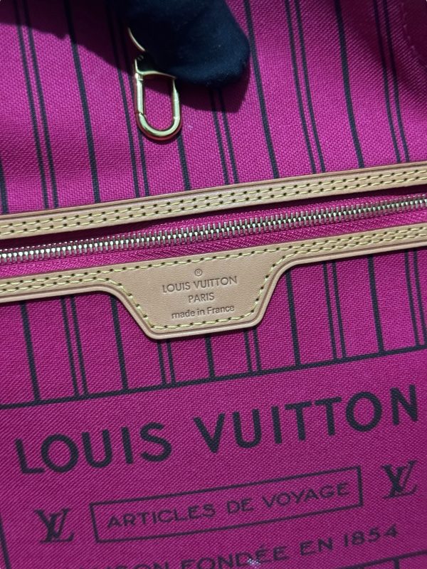 Louis Vuitton Neverfull MM with Pouch
