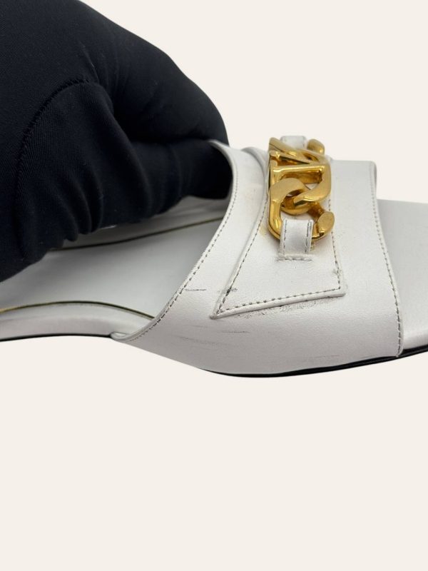 Valentino Logo Slides Size 37.5